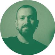 Titulado en Diseño Gráfico y Dirección de Arte. Imparto clases online.